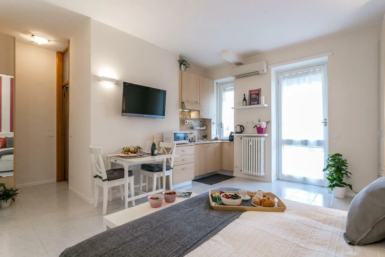 Violet Home - Loreto Milano 0*,  Italia